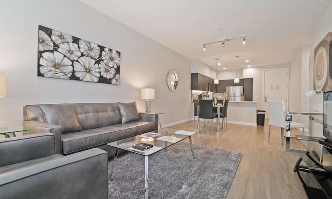 Menlo Park Apartment | Beautiful Sky Lounge! Bayfront w/Full-sized Washer/Dryer | nr Shopping