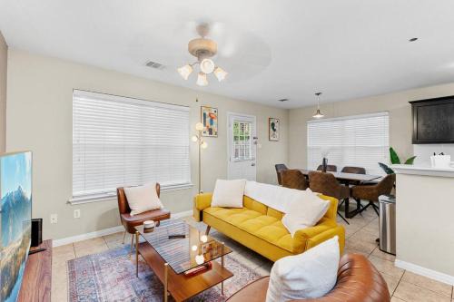 Franklin Park House | Beautiful Space - Nice yard - 10 min from DT