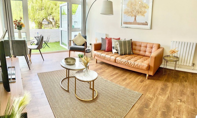 Hammersmith and Fulham House | Beautiful & Spacious 3 Bedrooms Flat with Free Parking & View