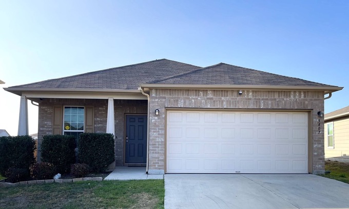 Converse House | Beautiful Spacious Family Home!
