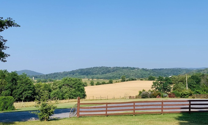 Linville House | Beautiful spacious house just 10 mins from Harrisonburg