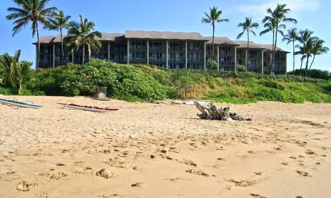 Wailua House Lots Condo | Beautiful Spacious Oceanfront Condo on Wailua Bay