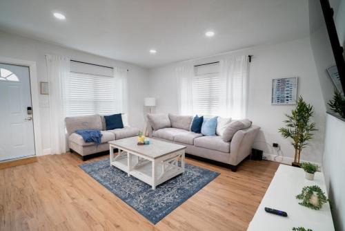 Old Seminole Heights House | Beautiful Spacious Stylish Near Busch Gardens