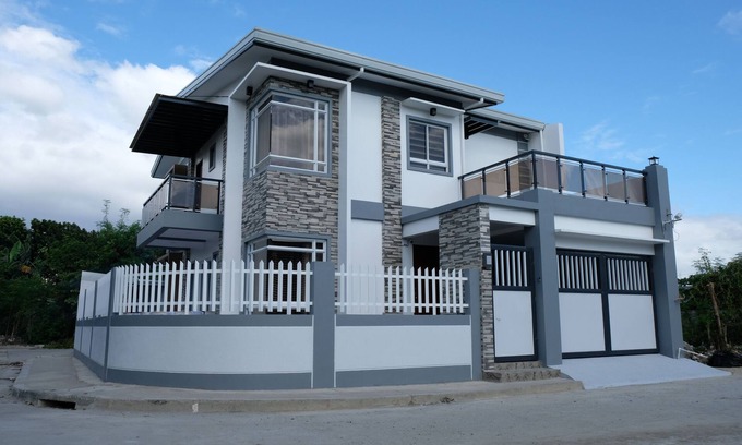 Taytay House | Beautiful & spacious vacation house with 4 bedroom and 5 aircons