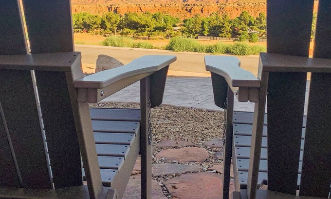 Virgin Apartment | Beautiful studio casita with amazing views only 8 miles from Zion National park!