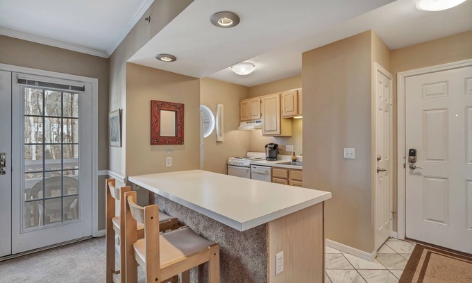 Norwichtown Apartment | Beautiful top floor corner unit. Private entrance.