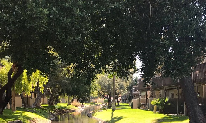 Dobson Ranch House | Beautiful Townhome on the water