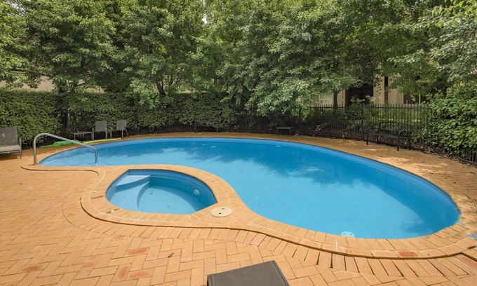 Narrabundah House | Beautiful Townhouse in Narrabundah ACT