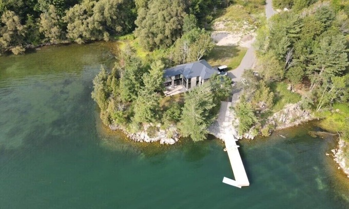Kingston Cottage | Beautiful tranquil lakehouse in the heart of the Thousand Islands awaits you!