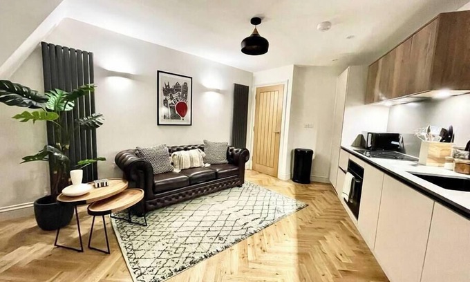 Bristol Apartment | Beautiful Two Storey Apartment in City Centre- 2