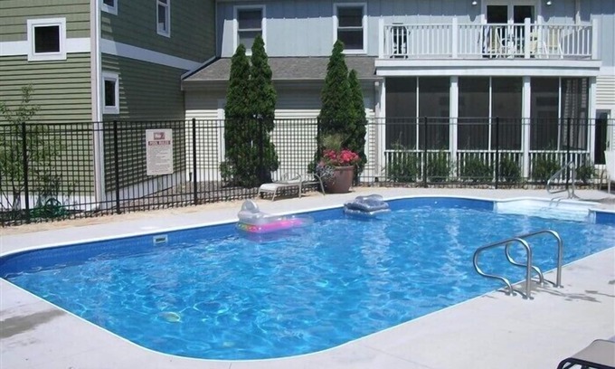 Union Pier Condo | Beautiful Union Pier Condo with Association Pool! Close To Beach and Downtown!