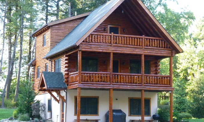 Union Dale Cabin | Beautiful, upscale log home located 2 miles from Elk Mountain