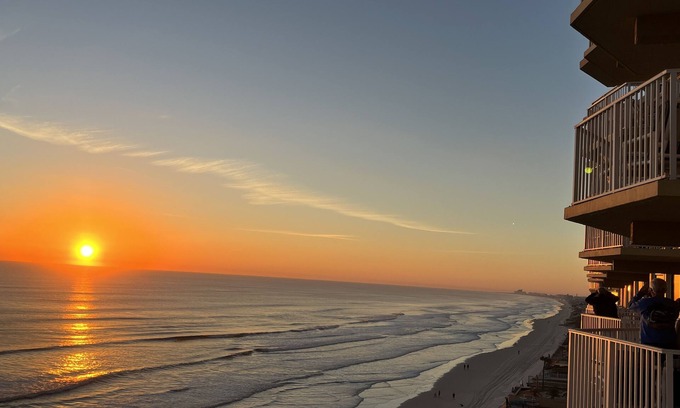 Daytona Beach Shores Condo | Beautiful condo directly on the beach, heated pool, pickleball, basketball, more
