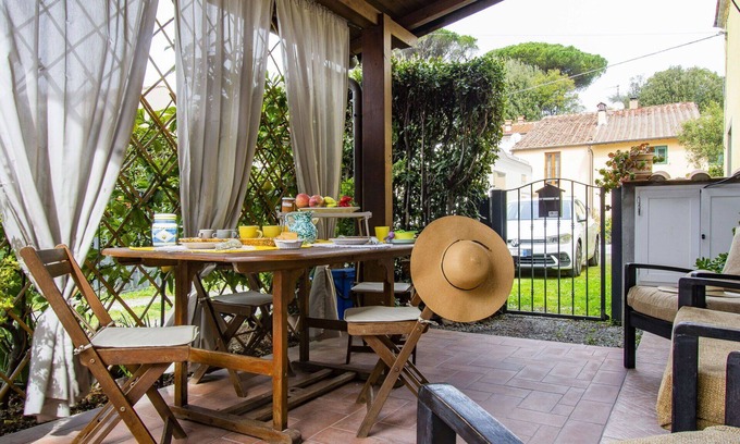 San Giuliano Terme House | Beautiful villa for 6 people with WIFI, A/C, TV, patio and pets allowed