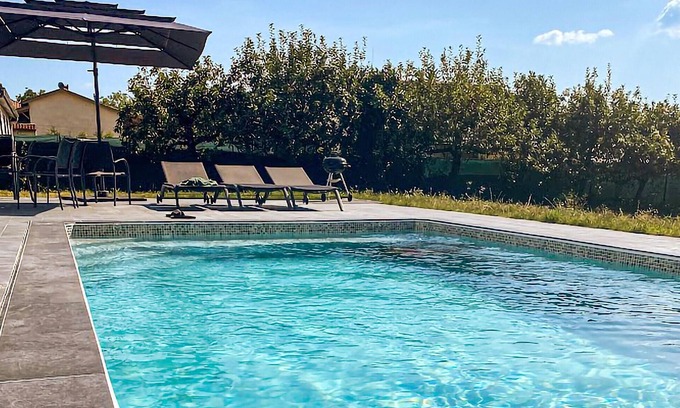 Montcabrier House | Beautiful vacation home with pool on the edge of the forest.