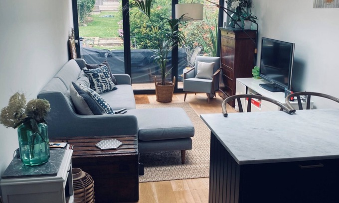 Fulwell and Hampton Hill House | Beautiful Victorian house with large garden with easy access to central London