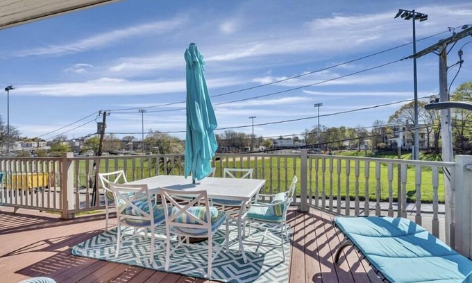 Fields Corner West Apartment | Beautiful Victorian home, Great view with balcony. Free parking.