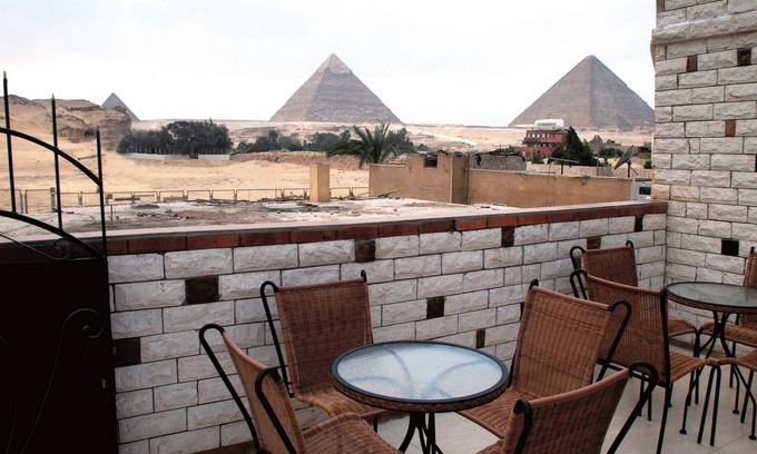 Kafrat al Jabal Apartment | Beautiful view of the Pyramids, with air conditioning, WiFi, and touristic guide