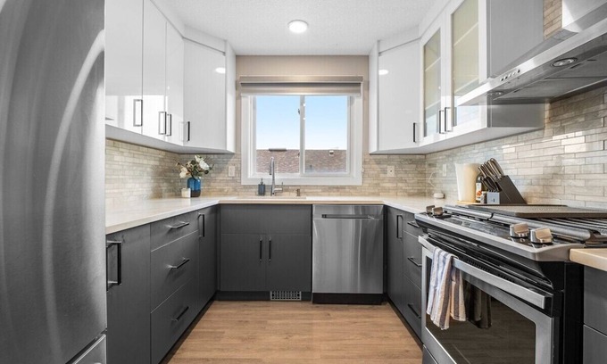 Radisson Heights - Albert Park Apartment | Beautiful Views from across Max Bell