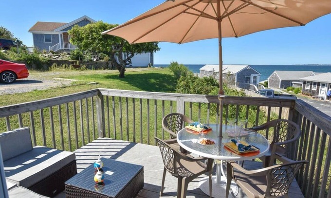 North Truro House | Beautiful Views of Cape Cod Bay!