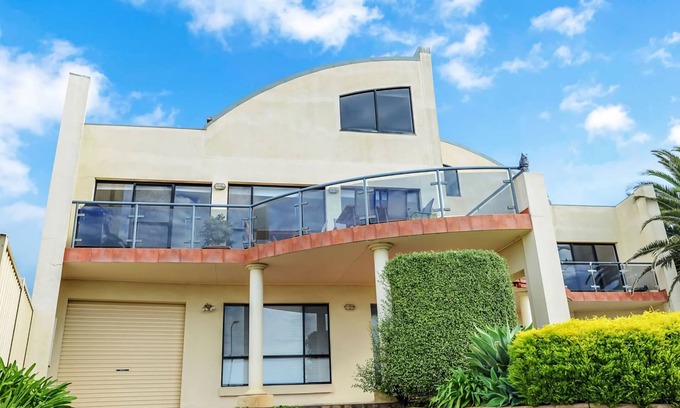 Encounter Bay House | Beautiful Views Relaxation Awaits You