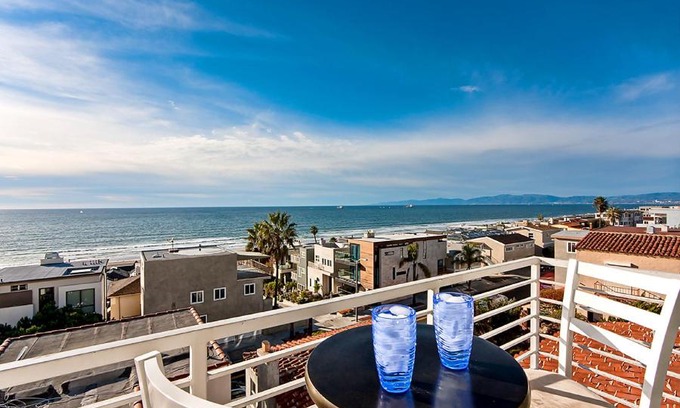 Sand Section House | Beautiful Views - Sand Section of Manhattan Beach 2 Bed/2 Bath