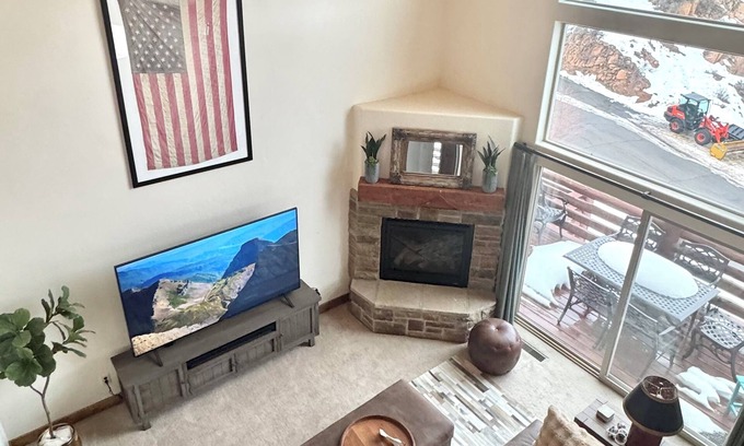 Gorgosa House | BEAUTIFUL VIEWS! Your Mountain Chic Oasis awaits - perfect location