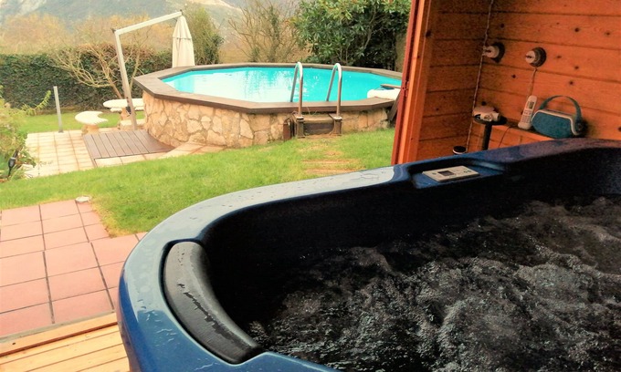 Valdemora Villa | Beautiful villa 5 min from Oviedo with big hot tub and garden