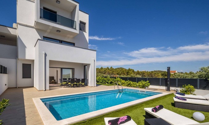 Tribunj Villa | Beautiful Villa Bazzar