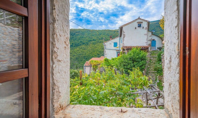 Sucici House | Beautiful villa for 6 people with WIFI, A/C, TV, terrace and panoramic view