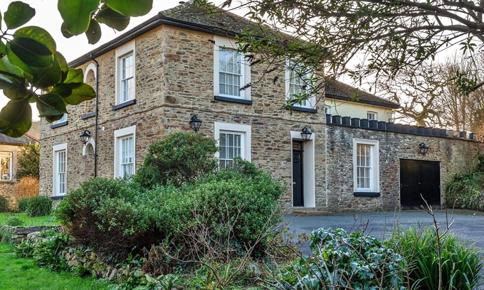 Gweek House | Beautiful villa for 7 guests with hot tub, WIFI