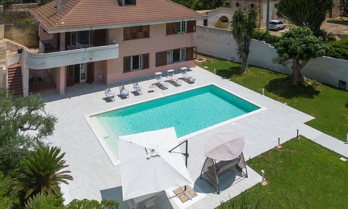 Marsala House | Beautiful villa for 8 guests with hot tub, A/C, private pool, WIFI, TV, terrace and parking