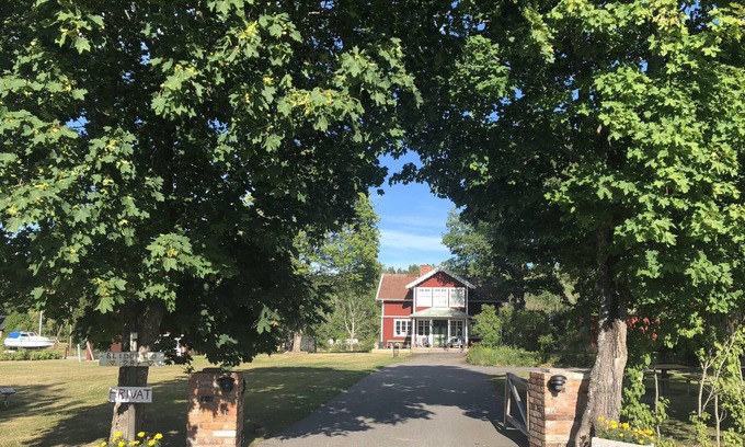 Blido House | Beautiful villa Roslagen with guest cottage and wood-burning sauna on the plot