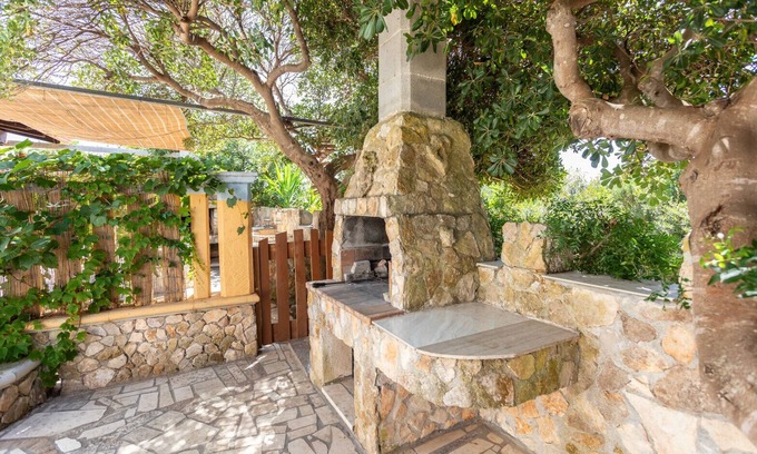 Torre Pali Apartment | Beautiful villa surrounded by greenery located in Torre Pali.