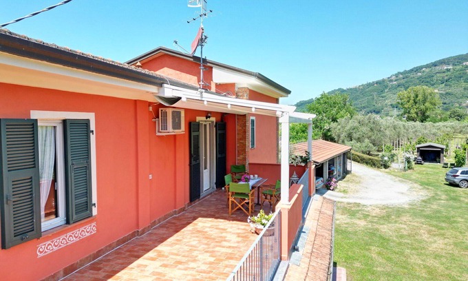 Aulla Villa | Beautiful villa with WIFI, A/C, TV, terrace, pets allowed and parking, close to La Spezia