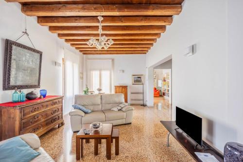 Mirano Apartment | Beautiful Villa With Garden and Private Parking!