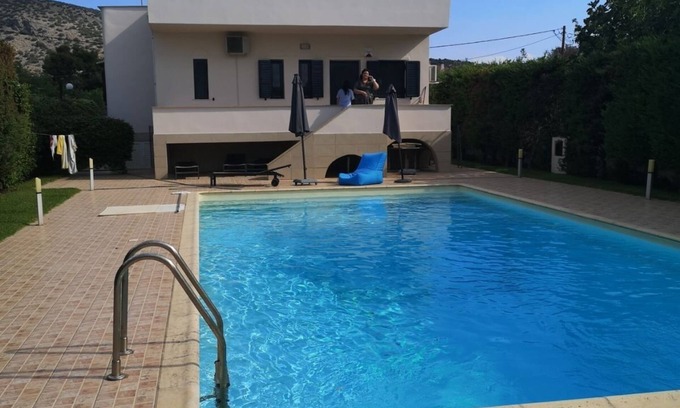 Schinias Villa | Beautiful villa with large pool near the beach