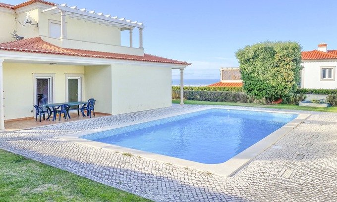 Casalinho House | Beautiful villa with ocean & lagoon views, walk to the beach!