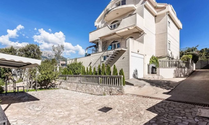 Ulcinj Municipality Villa | Beautiful villa with private beach!