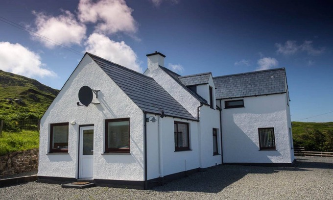 Bornesketaig House | Beautiful & warm family home in stunning location. Close to great hiking trails.