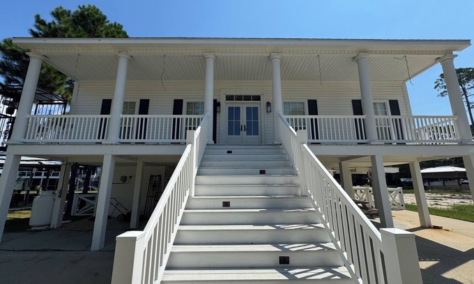 Pass Christian House | Beautiful Waterfront House with Pool sleeps 11