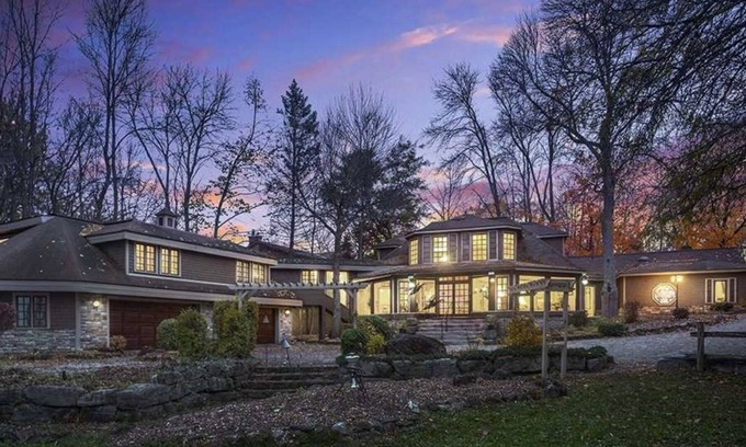 Orillia Cottage | Beautiful Waterfront Cottage - Only 1.5 hour away from Toronto!