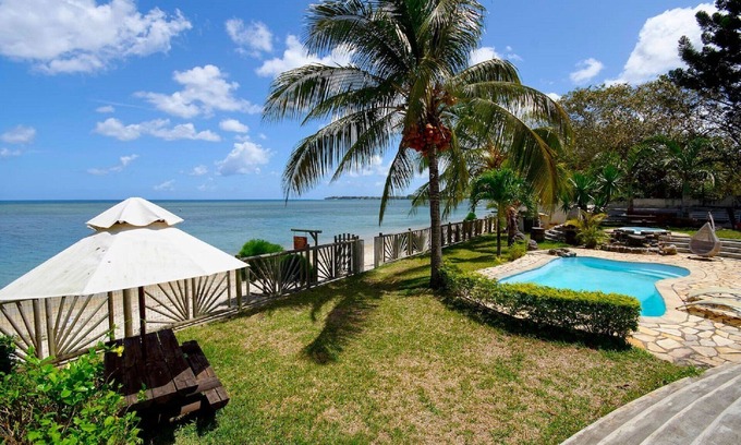 Tombeau Bay Villa | Beautiful waterfront villa le Mauridul in Mauritius