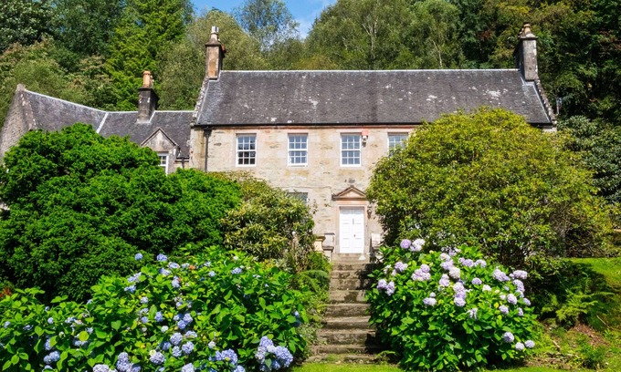 Kilmun House | Beautiful waterside historical country house with magnificent garden