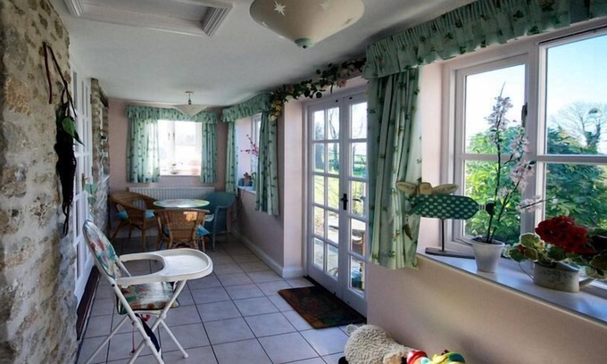 Littlebredy Cottage | Beautiful, Welcoming Thatched Cottage 3 Miles From The Sea
