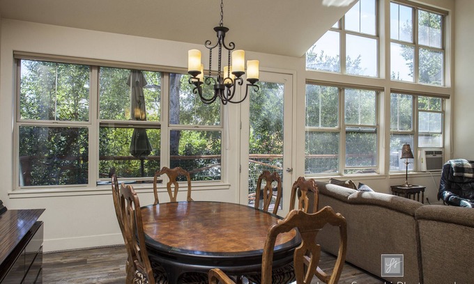 Basalt House | Beautiful Willits Townhouse 5 minutes from Whole Foods, restaurants and bars!