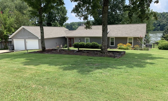 Florence House | Beautiful Wilson Lake One Story Four Bedroom Lake Front Home on Shoals Creek