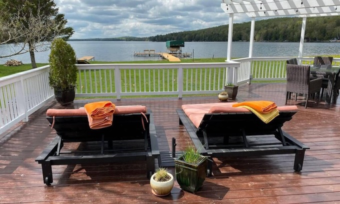 Crandon Cottage | Beautiful Wisconsin Beach Retreat Lake Lucerne
