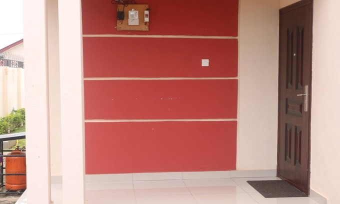 West Coast Division House | Beautifully furnished new home that is strategically placed.