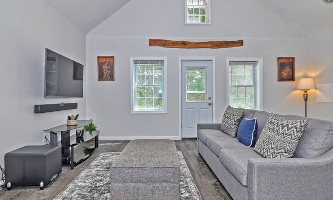 Andover House | Beautifully Furnished Private Retreat in Andover!